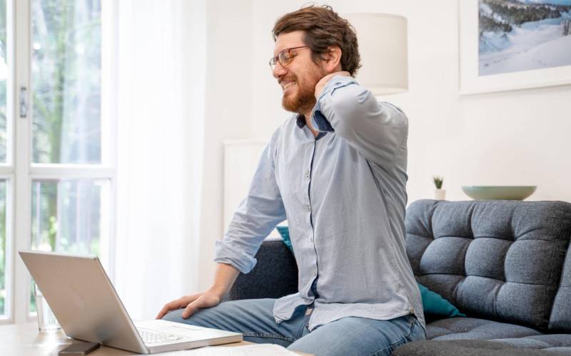 Những cơn đau nhức làm ảnh hưởng đến công việc khi không áp dụng công thái học