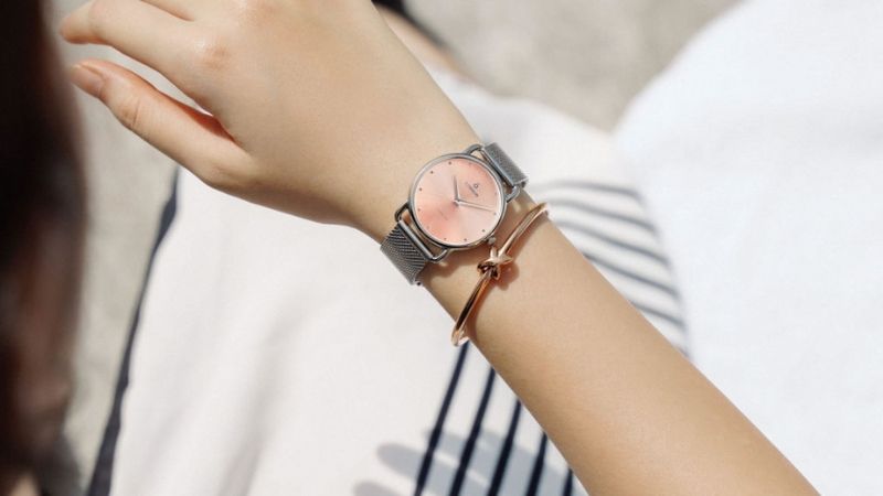 Vị trí đeo đồng hồ cho nữ giới