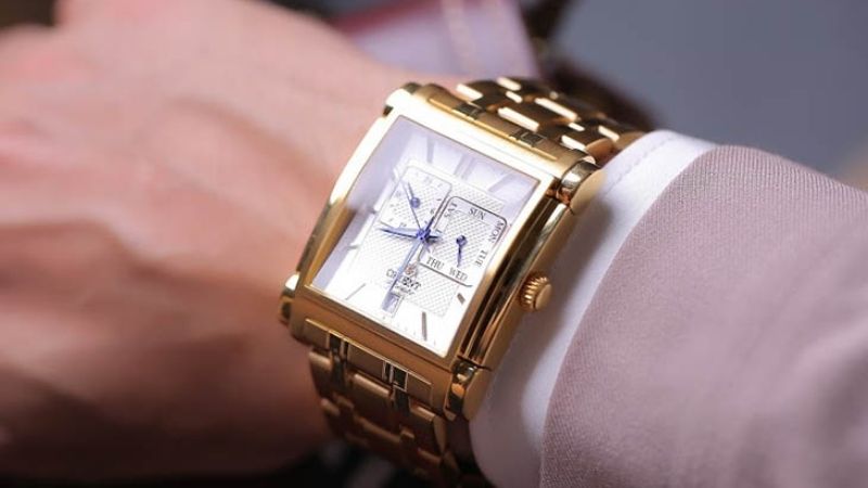 Đeo đồng hồ mặt vuông hay tròn