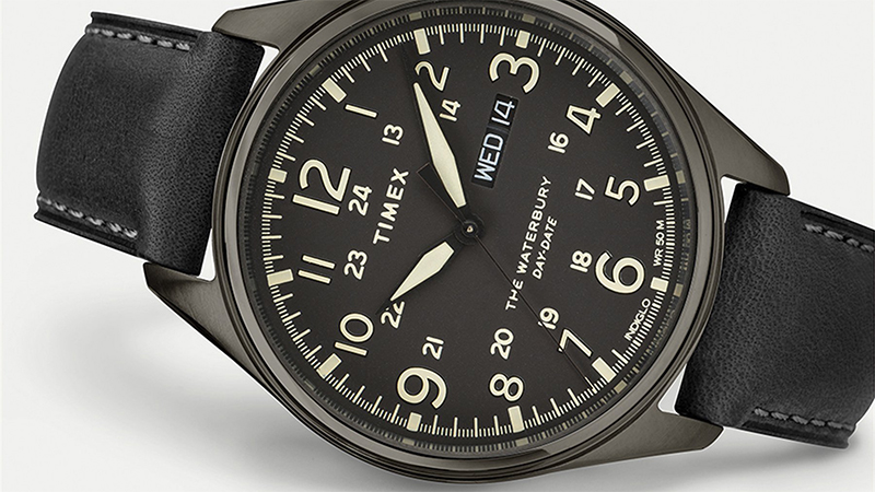 Chiếc đồng hồ Timex Waterbury Day Date 42mm