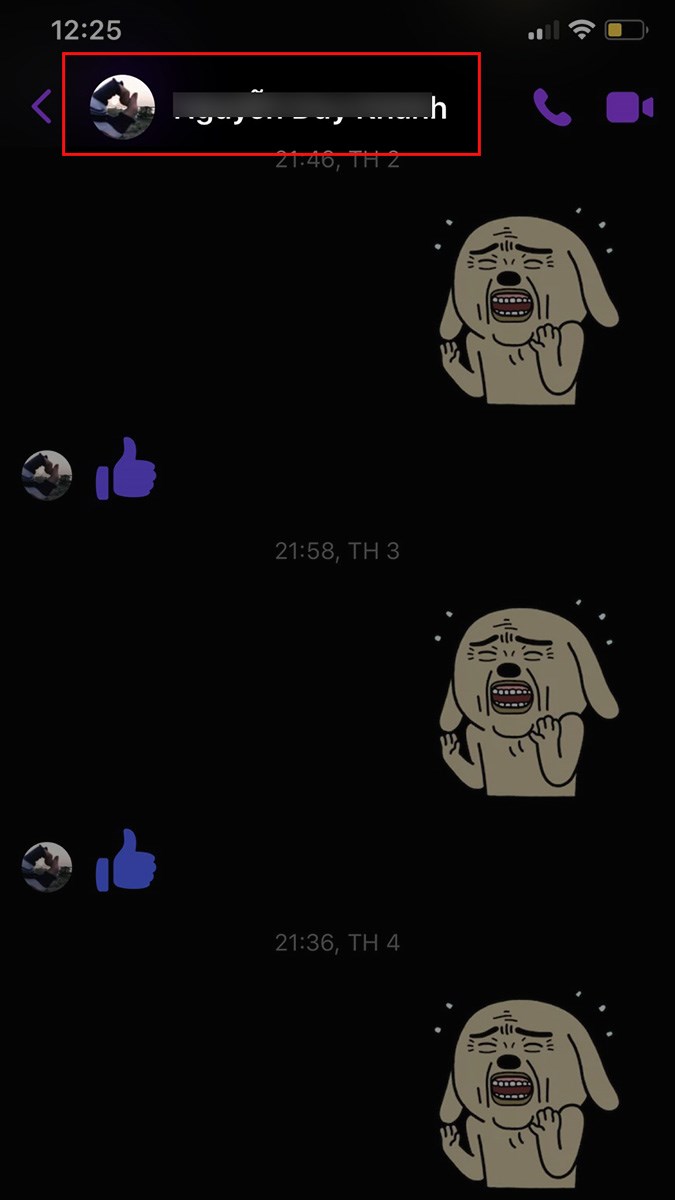Nhấn vào cuộc trò chuyện với một người bạn bất kỳ > Nhấn vào tên Facebook của bạn bè Nhấn vào cuộc trò chuyện với một người bạn bất kỳ > Nhấn vào tên Facebook của bạn bè