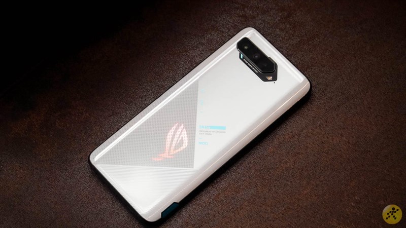 Có nên mua gaming phone trong khi các ‘flagship’ chơi game cũng đã ngon rồi? Cùng tìm hiểu điểm vượt trội của gaming phone Có nên mua gaming phone trong khi các ‘flagship’ chơi game cũng đã ngon rồi? Cùng tìm hiểu điểm vượt trội của gaming phone