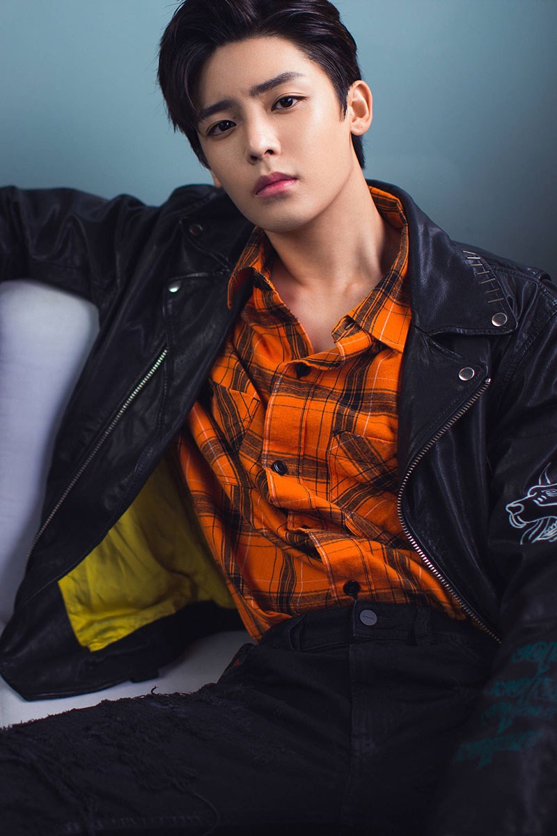 hau-minh-hao-800x1200-1 Hầu Minh Hạo