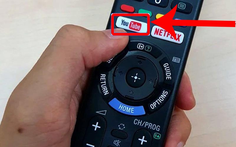 Nhấn nút YouTube trên remote