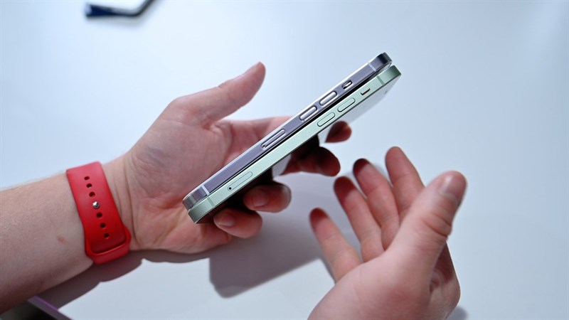 Cùng so sánh thiết kế của iPhone 13 series với iPhone 12 series Cùng so sánh thiết kế của iPhone 13 series với iPhone 12 series