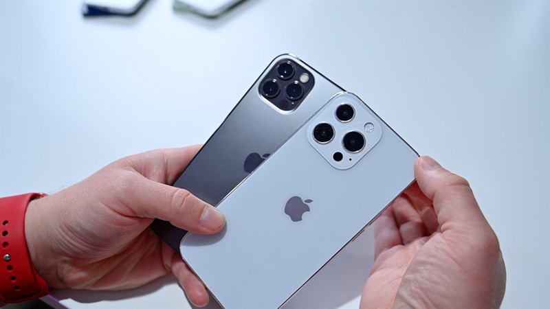 Cùng so sánh thiết kế của iPhone 13 series với iPhone 12 series Cùng so sánh thiết kế của iPhone 13 series với iPhone 12 series
