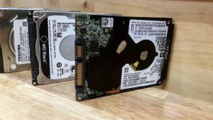 Cần mang laptop bị lỗi phần cứng đến trung tâm sửa chữa