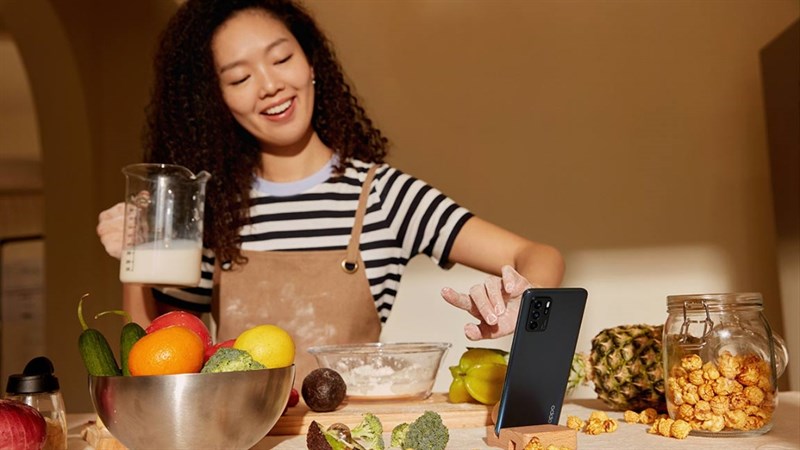 OPPO Reno6 Z 5G lộ ảnh quảng cáo chính thức OPPO Reno6 Z 5G lộ ảnh quảng cáo chính thức