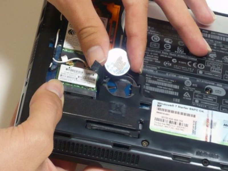 pin-cmos-la-gi-cach-kiem-tra-pin-cmos-va-nhung-dieu-can13 Lắp pin mới