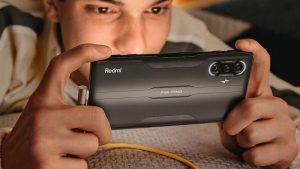POCO F3 GT sẽ có thiết kế 2 mặt kính và viền nhôm cứng cáp