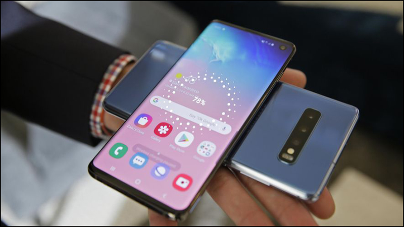 Sạc ngược không dây là công nghệ biến chính điện thoại của bạn thành một sạc dự phòng không dây
