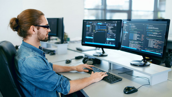Khái niệm Software Engineer cho người mới cần biết - Thương Hiệu Việt Nam