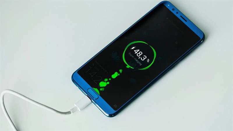 Sử dụng smartphone trong khi sạc liệu có an toàn cho 'dế yêu' và chính bạn? Đáp án sẽ khiến nhiều người dùng bất ngờ đấy Sử dụng smartphone trong khi sạc liệu có an toàn cho 'dế yêu' và chính bạn? Đáp án sẽ khiến nhiều người dùng bất ngờ đấy