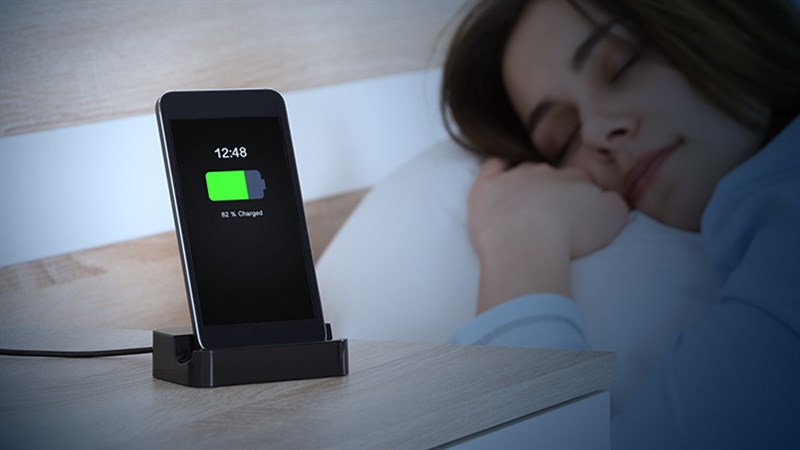 Sử dụng smartphone trong khi sạc liệu có an toàn cho 'dế yêu' và chính bạn? Đáp án sẽ khiến nhiều người dùng bất ngờ đấy Sử dụng smartphone trong khi sạc liệu có an toàn cho 'dế yêu' và chính bạn? Đáp án sẽ khiến nhiều người dùng bất ngờ đấy