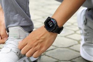 Các tính năng cơ bản như xem giờ luôn hiển thị trên mặt đồng hồ