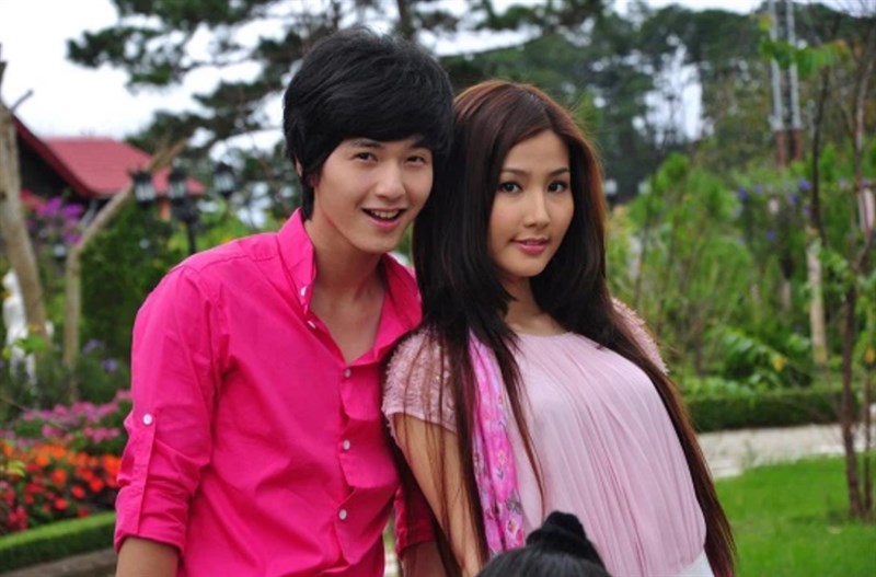 Thiên Minh (bên trái) và Pha Lê (bên phải) Thiên Minh (bên trái) và Pha Lê (bên phải)