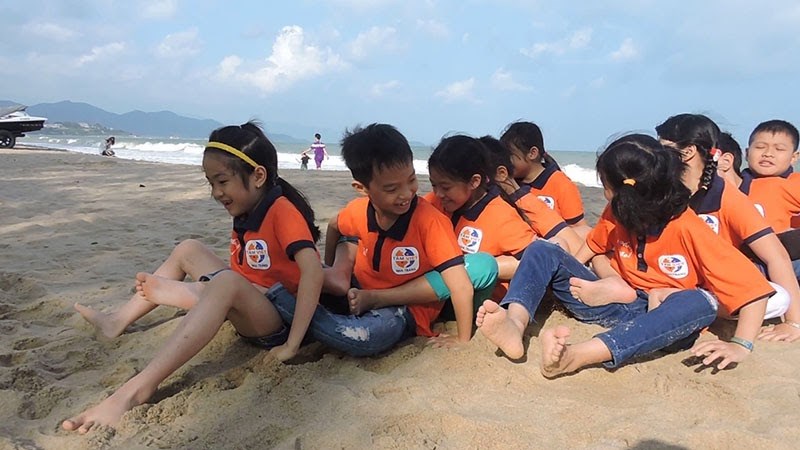 Trò chơi Đua thuyền trên cạn Trò chơi Đua thuyền trên cạn