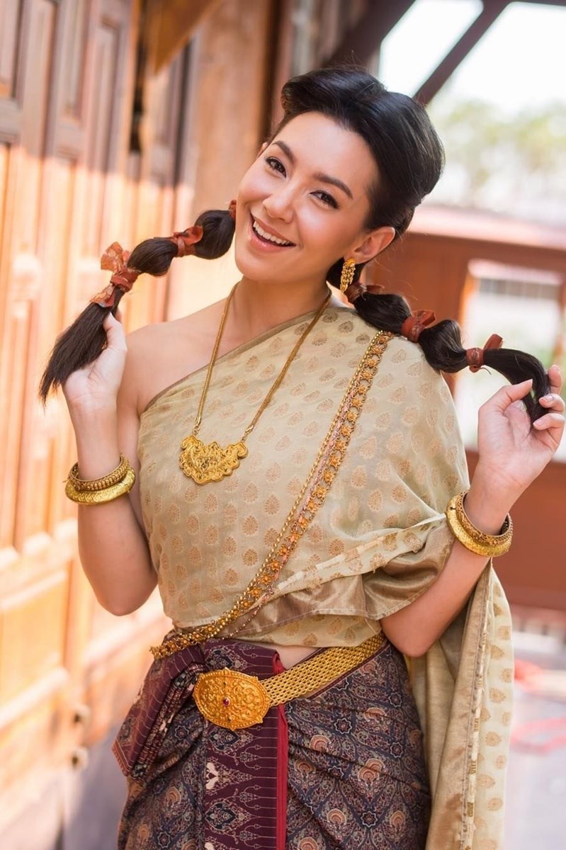 Kadesurang xuyên không, sống dưới thân phân của Karakade Kadesurang xuyên không, sống dưới thân phân của Karakade