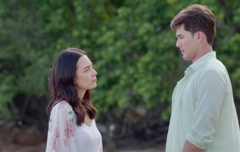 Natee (bên phải) và Moya (bên trái) Natee (bên phải) và Moya (bên trái)