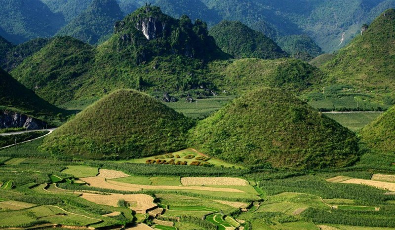 Núi đôi Quản Bạ - Tuyệt tác của thiên nhiên Núi đôi Quản Bạ - Tuyệt tác của thiên nhiên
