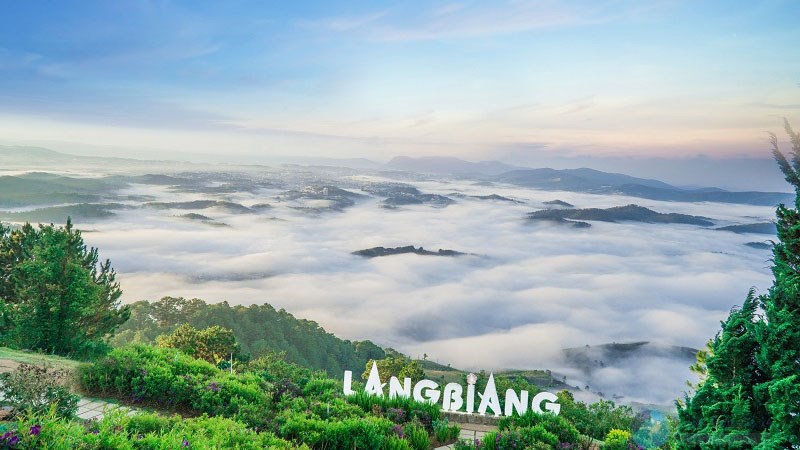 Núi Langbiang Núi Langbiang