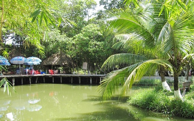 Khuôn viên bên trong khu du lịch sinh thái ven sông Bình Mỹ Khuôn viên bên trong khu du lịch sinh thái ven sông Bình Mỹ