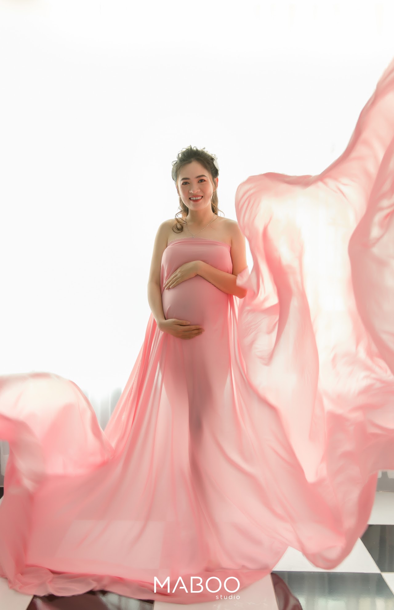 unnamed-1-4 Ảnh bầu gợi cảm với váy lụa