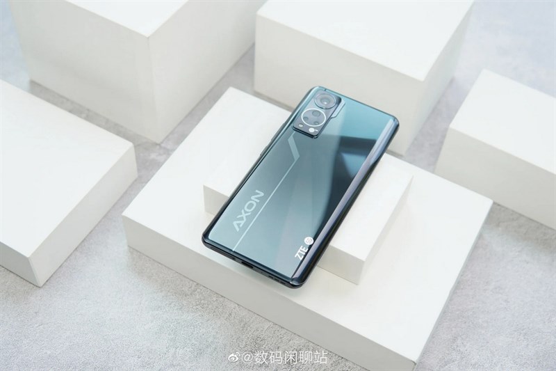ZTE Axon 30 5G lộ ảnh thực tế với camera selfie ‘biến mất’, hứa hẹn trải nghiệm toàn màn hình thực sự ZTE Axon 30 5G lộ ảnh thực tế với camera selfie ‘biến mất’, hứa hẹn trải nghiệm toàn màn hình thực sự