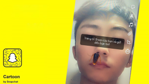 Cách quay video hiệu ứng con gián bò trên mặt với app Snapchat