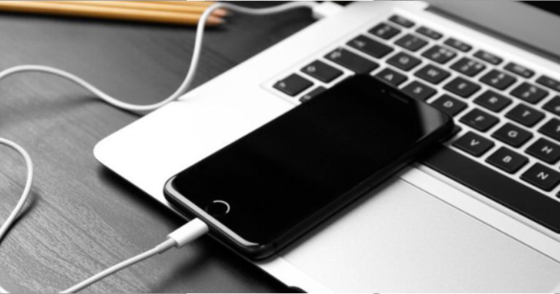 Kết nối iPhone với iTunes trên máy tính bằng dây cáp