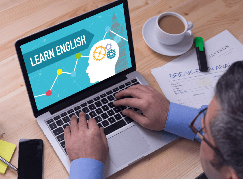 Học tiếng Anh trên laptop giúp bạn tiết kiệm chi phí