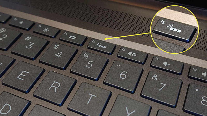 Ký hiệu đèn bàn phím được in trên phím bật đèn