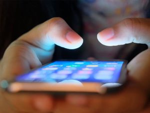 Xem thông tin nhà mạng ở màn hình chính
