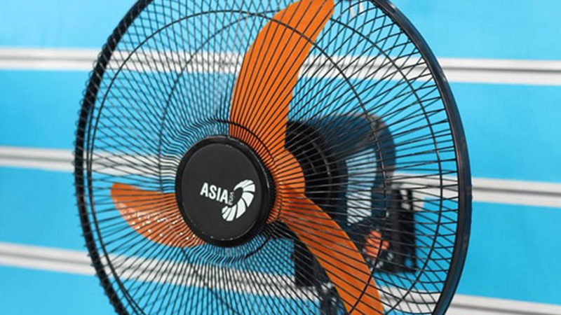 cach-ve-sinh-quat-dung-quat-treo-tuong-chi-voi-6-buoc-rat-m4-b1-800x450-1 Ngắt điện trước khi vệ sinh quạt