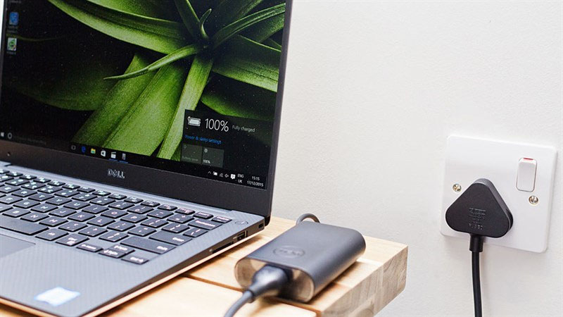 cau-hoi-5-800x450-2 Sạc pin laptop đúng cách