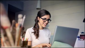 Sinh viên sư phạm thường xuyên phải sử dụng laptop