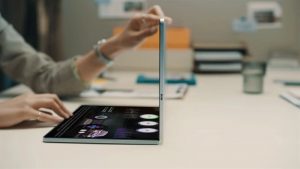 Galaxy Book Fold 17