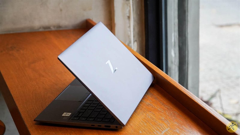 TOP 4 laptop có thiết kế mỏng nhẹ, hiệu năng cao dành cho người làm sáng tạo, được nhiều sự yêu thích tại TOP 4 laptop có thiết kế mỏng nhẹ, hiệu năng cao dành cho người làm sáng tạo, được nhiều sự yêu thích tại