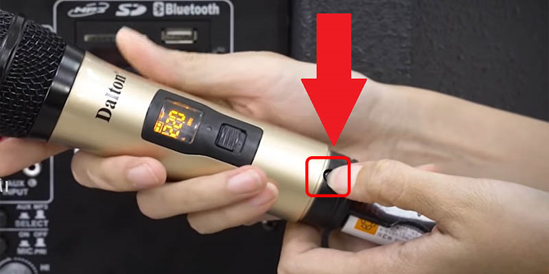 huong-dan-cach-chinh-tan-so-micro-tren-loa-keo-tranh-nhieu-2-800x400-1 Nhấn nút Reset để thay đổi tần số micro