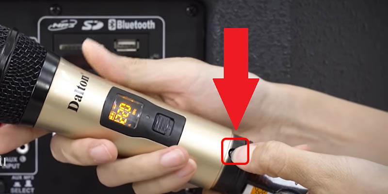 huong-dan-cach-chinh-tan-so-micro-tren-loa-keo-tranh-nhieu-5-800x400-1 Bấm nút Reset một lần nữa để xác nhận tần số mới
