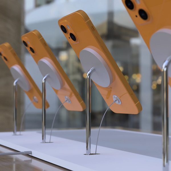 iPhone 13 bất ngờ xuất hiện với màu Cam cực kỳ cuốn hút: Vẫn là thiết kế cạnh phẳng, camera lớn, notch nhỏ gọn hơn iPhone 13 bất ngờ xuất hiện với màu Cam cực kỳ cuốn hút: Vẫn là thiết kế cạnh phẳng, camera lớn, notch nhỏ gọn hơn