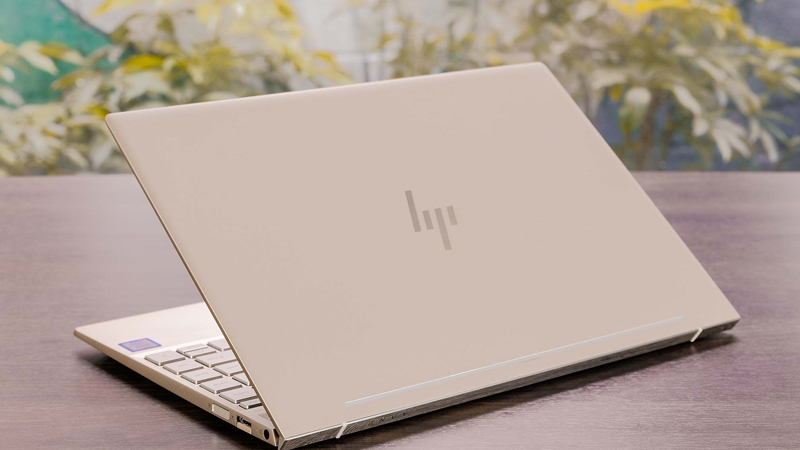 Hỗ trợ công nghệ cảm biến phân tay, bàn phím có đèn