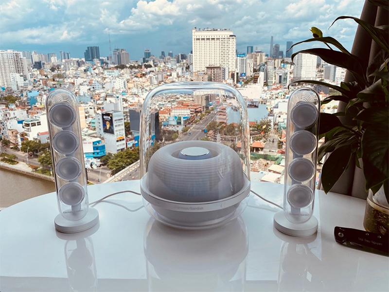loa-harman-kardon-cua-nuoc-nao-co-tot-khong-nen-mua-hay2017-800x600-1 Loa Bluetooth Harman Kardon SoundSticks 4