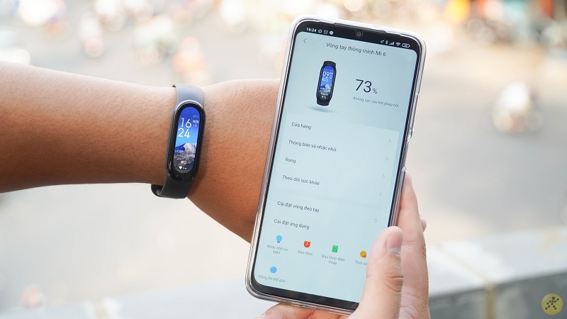 Viên pin trên Mi Band 6 có thể sử dụng lên đến 2 tuần Viên pin trên Mi Band 6 có thể sử dụng lên đến 2 tuần