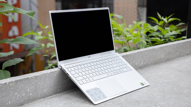 Thiết kế của laptop Dell Inspiron 7501 i5 10300H