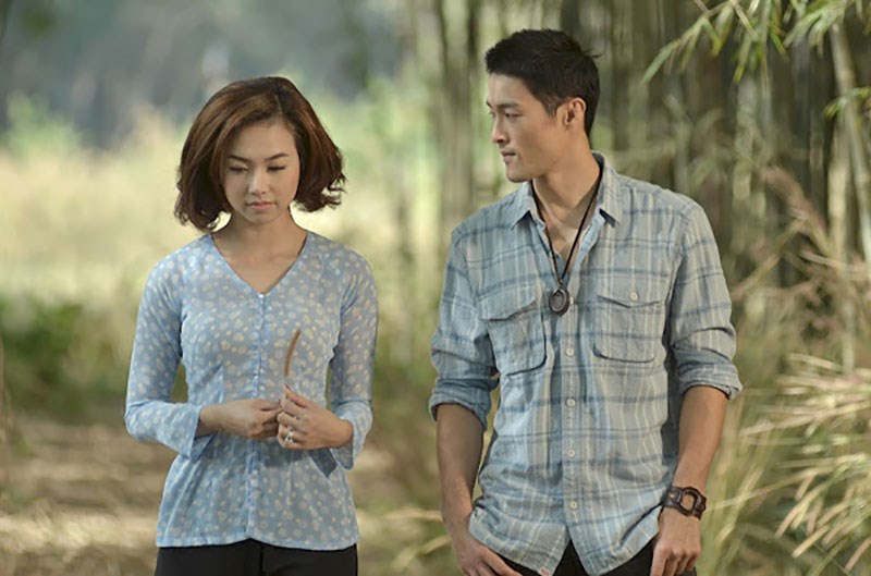 Khánh Linh (bên trái) và Hồ Sơn (bên phải) Khánh Linh (bên trái) và Hồ Sơn (bên phải)