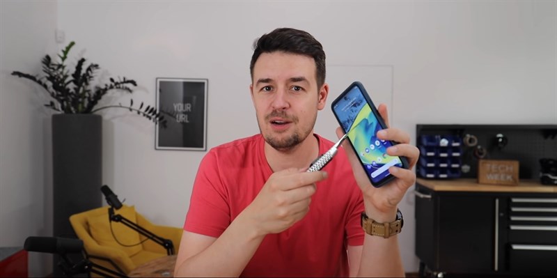 Thử nghiệm độ bền Nokia XR20 Thử nghiệm độ bền Nokia XR20