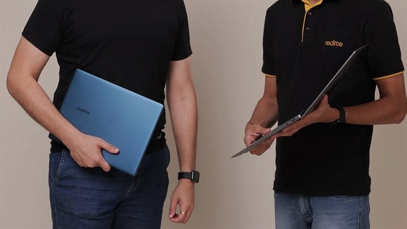Giám đốc điều hành Realme khoe Realme Book phiên bản màu xanh lam Giám đốc điều hành Realme khoe Realme Book phiên bản màu xanh lam