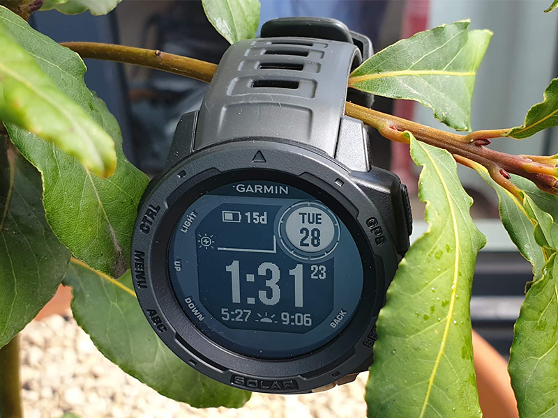 HÌnh thực tế Garmin Instinct Solar dây silicone đen