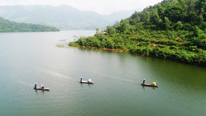 Hồ Cấm Sơn Hồ Cấm Sơn